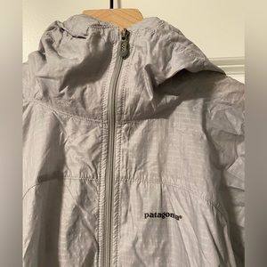 Men’s Patagonia Lightweight Windbreaker - Great for Running in Light Rain